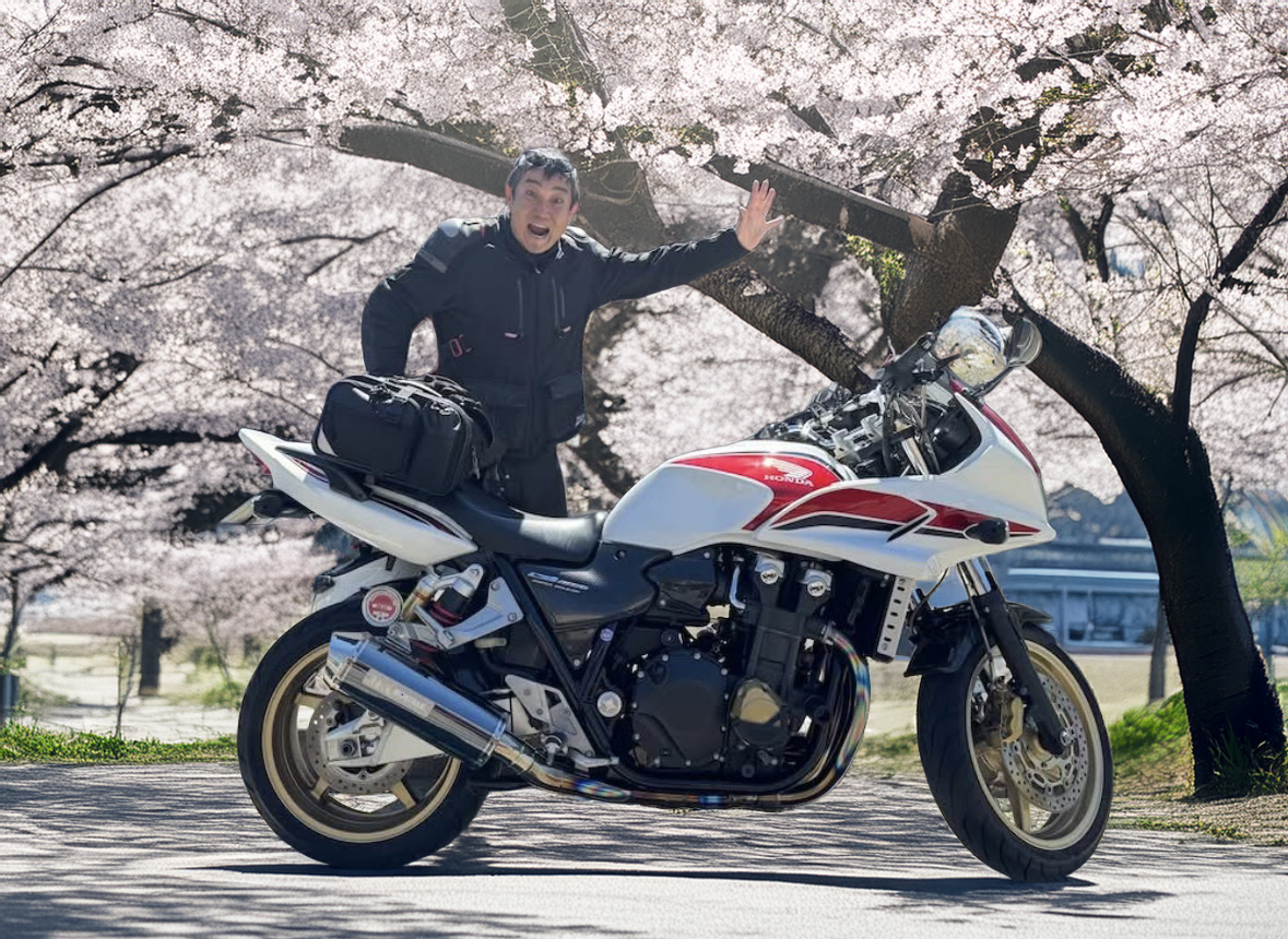 桜の下のCB1300SB